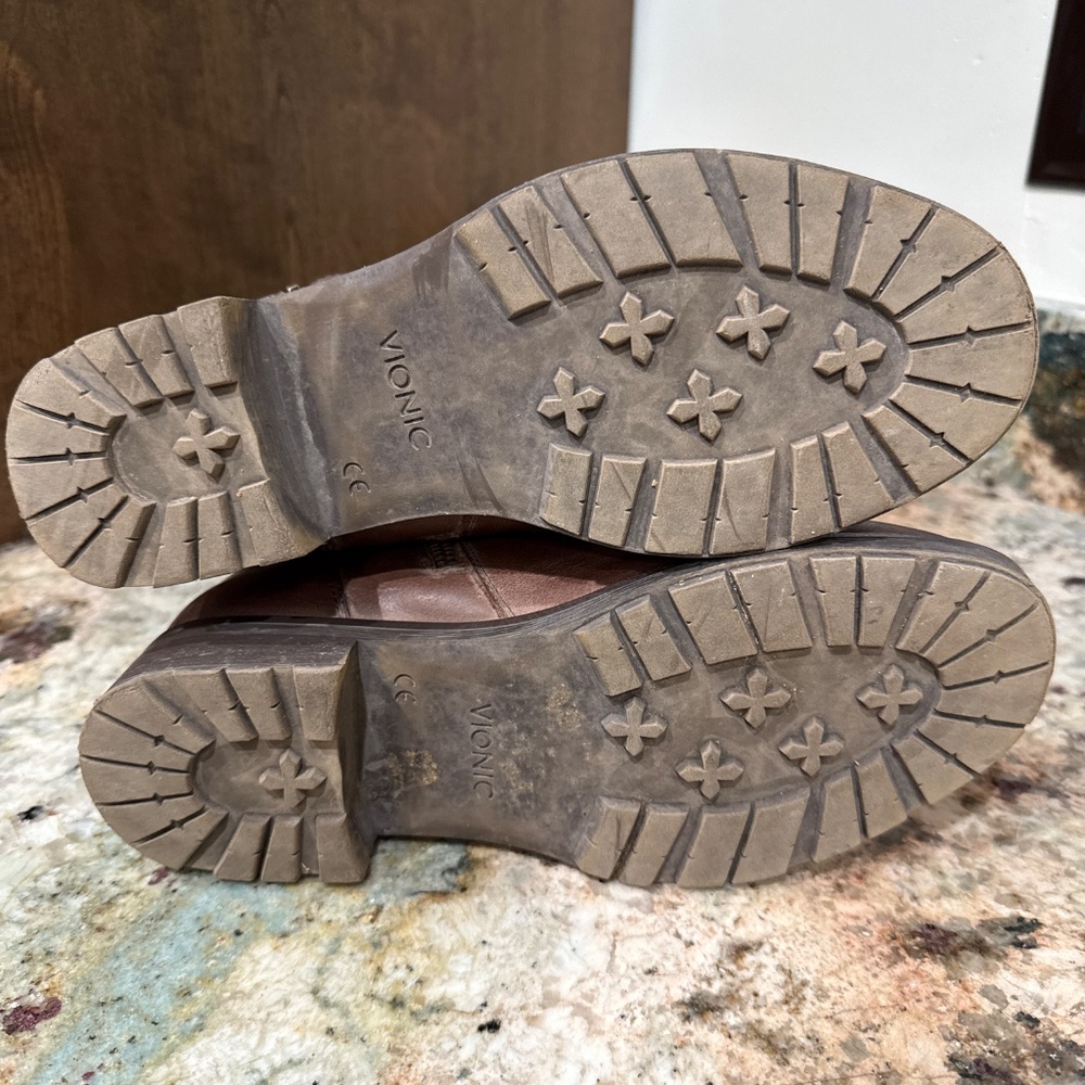 Vionic boots - Picture 5 of 6